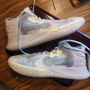 Nike kyrie youth flytrap